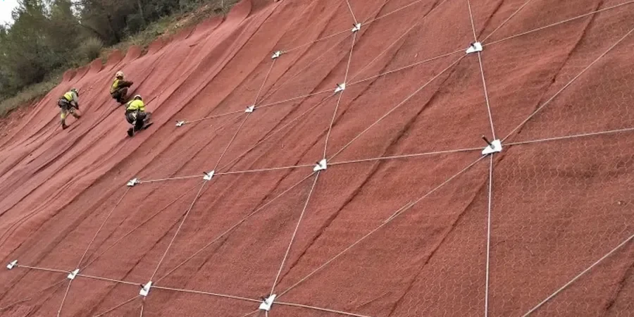 Análisis de estabilidad de taludes en Calama: ingeniería para un terreno extremo